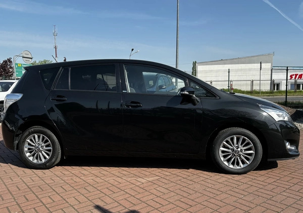 Toyota Verso cena 57999 przebieg: 118000, rok produkcji 2016 z Józefów małe 301